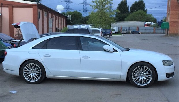3 H&R-HR-ETS-28951-1-HR-28951-2-H-R-AUDI-A8-4H.jpg