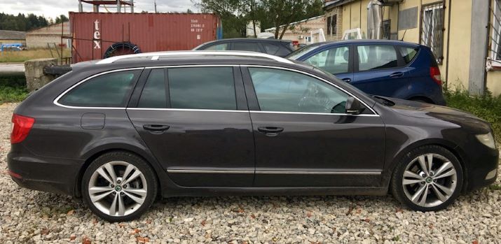 3 H&R-HR-29162-4-HR-SKODA-SUPERB.jpg 3 H&R-HR-29162-4-HR-SKODA-SUPERB.jpg