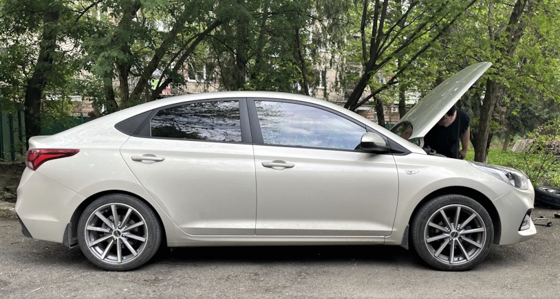 10-HR-пружины-с-занижением-H&R-28698-1-KIA-RIO-4-HYUNDAI-SOLARIS-2.jpg