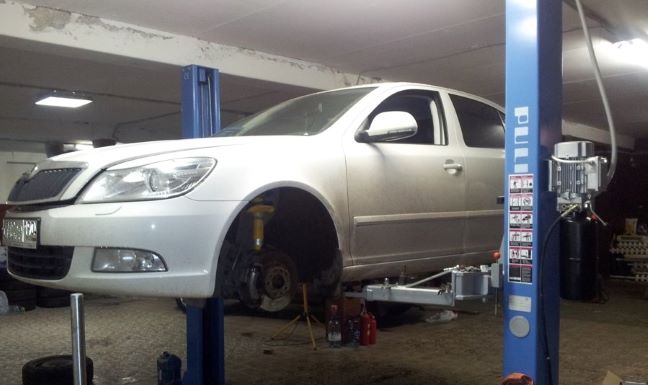 3 H&R-HR-29261-1-H&R-29261-2-HR-SKODA-OCTAVIA-A5.jpg