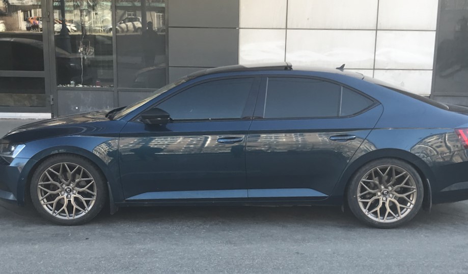 13 H&R-HR-28784-2-HR-28784-1-H-R-Skoda-Superb.jpg