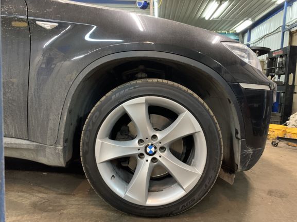 3 до установки H&R H-R HR 29078-3 BMW X6 E71.jpg 3 до установки H&R H-R HR 29078-3 BMW X6 E71.jpg