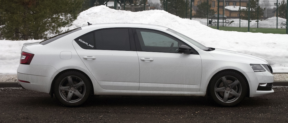 7 H&R VTF 23017-2 Skoda Octavia A7.jpg