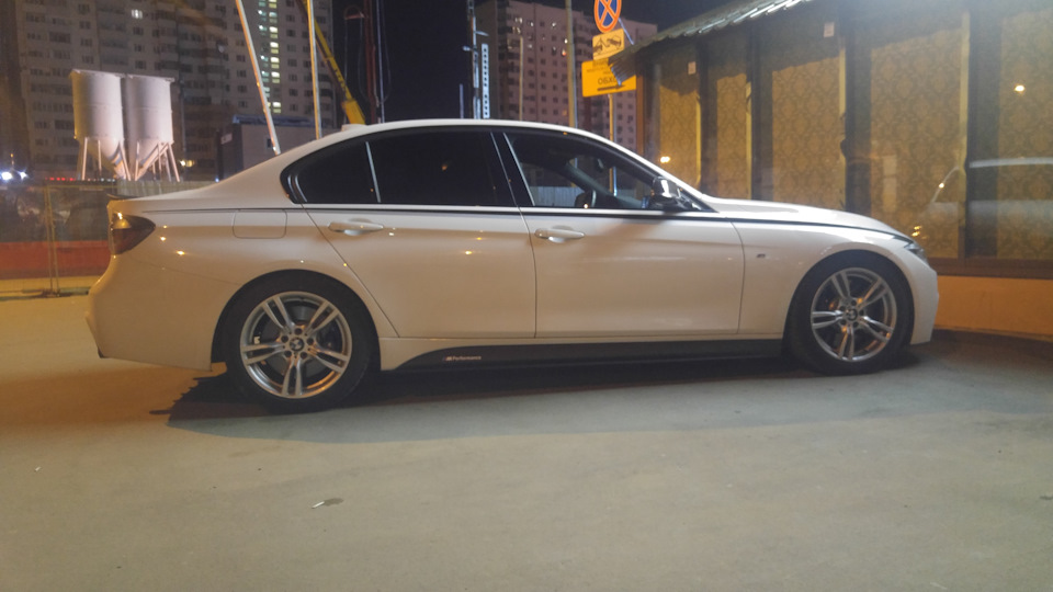 3 H&R HR 28832-1 BMW 3 F30.jpg 3 H&R HR 28832-1 BMW 3 F30.jpg